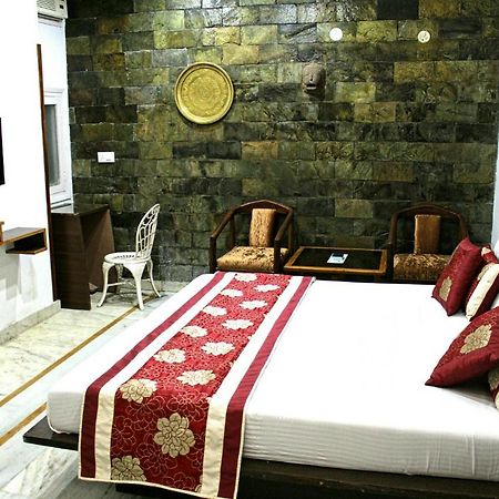 Kaveri Hotel And Restaurant Yamunānagar Esterno foto