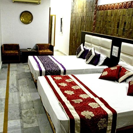 Kaveri Hotel And Restaurant Yamunānagar Esterno foto