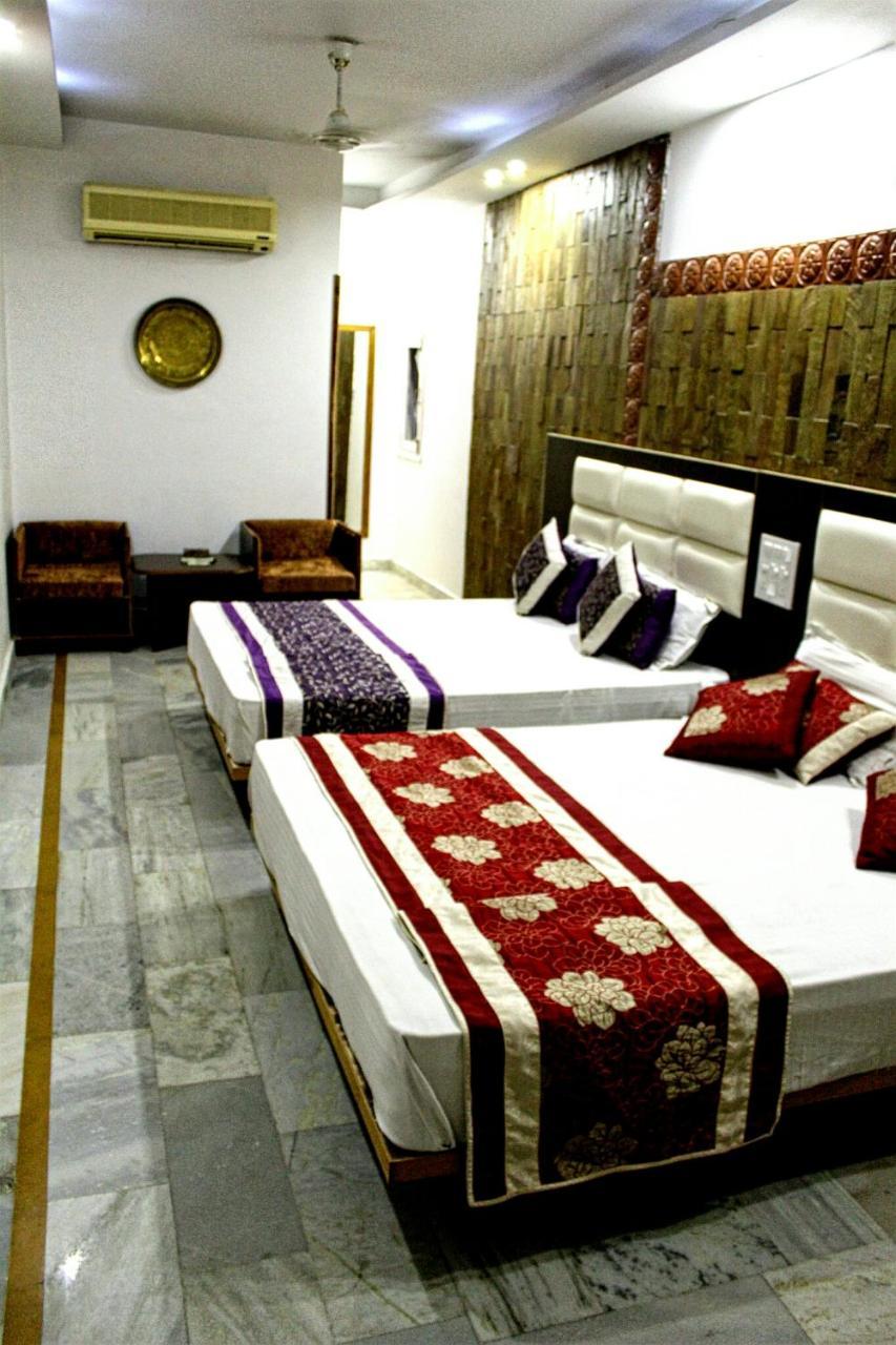 Kaveri Hotel And Restaurant Yamunānagar Esterno foto